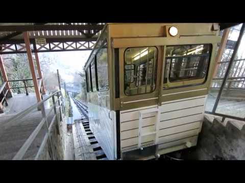 Standseilbahn 1820.01 Territet - Glion 2019 Wagen kommt in die Bergstation - Funiculaire