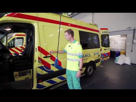 Ambulancechauffeur Robbert vertelt over zijn werk - Vlog #6