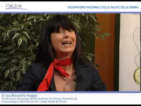 Il bambino 1b congiunta Il bambino ha un mal di collo da un lato