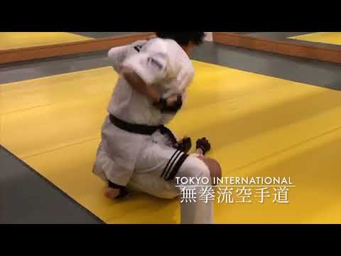 中段回蹴りへのカウンター「裾取りからの軸足払い」【MUGEN KARATE】