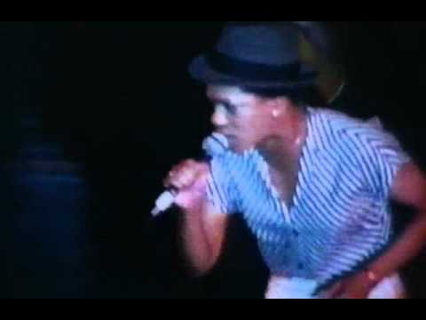 The Selecter- Missing Words (live)