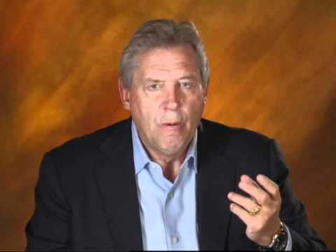 Minute With Maxwell: The Difference Between Equipping and Counseling - John Maxwell Team