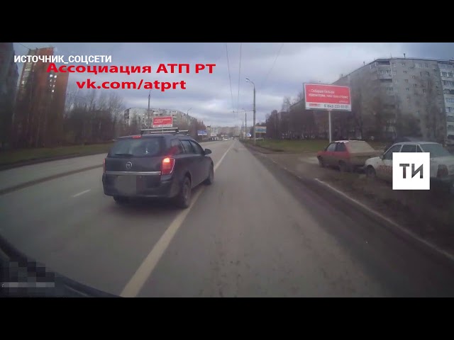 На видео попало ДТП, в котором пассажирка казанского автобуса сломала позвоночник