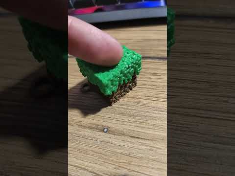 Брелок Minecraft кликер антистресс 3D печать куб травы с механическим кликом - фото 1 - id-p3087490669