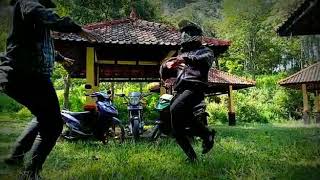 Download lagu Goyang slur Holiday 😎 tebaru..ngeplay untuk status WA. mp3 Download lagu Goyang slur Holiday 😎 tebaru..ngeplay untuk status WA. mp3