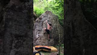 Video thumbnail of Rouge 28, 6a. Laramade