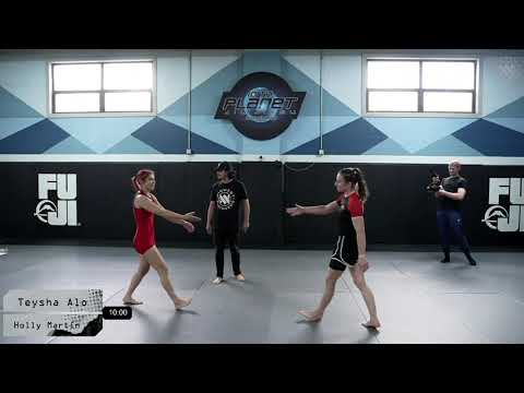 Midwest Finishers 18: Teshya Alo vs Holly Martin (1st Round Womens 135lb)