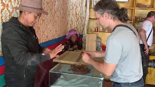 preview picture of video 'Learning Tibetan incense making crafts'