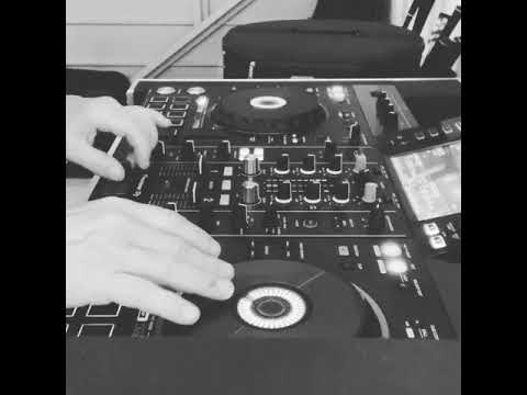 DJ Rob Wåtz Cutz on a Pioneer XDJ-RX2