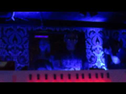 Roger Sanchez live 2011 @ Studio drops Upjeet - People Pleaser vs Satisfaction