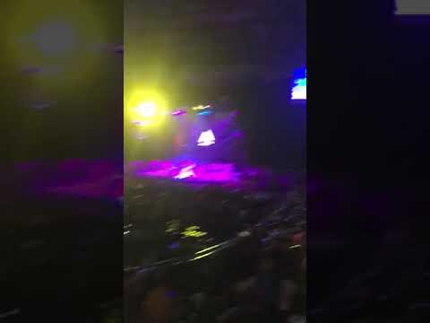 CON LOS OJOS ROJOS-SANTA FE KLAN Y LEFTY SM (EN VIVO)