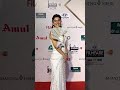 Isha Talwar White Gown में पहुंची Filmfare Awards लगीं Pretty