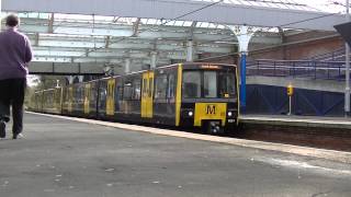 preview picture of video 'Tyne and Wear Metro-Metrocars 4031 and 4041 at Whitley Bay'