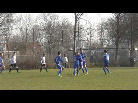 Mees opent de score voor SSV'65 D1 tegen MZC'11 D1