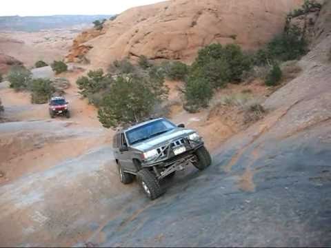 Jeep Grand Cherokee on Tip Over Challenge (Hells Revenge, Moab UT)