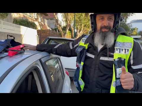 צפו - תינוק חולץ מרכב בנתניה   