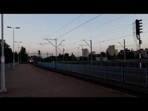 EP09-006 z IC Uszatek wjeżdża na stację Łódź Kaliska