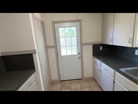 2 bedroom in Norman! hardwood floors, laundry connections and a huge backyard! property video