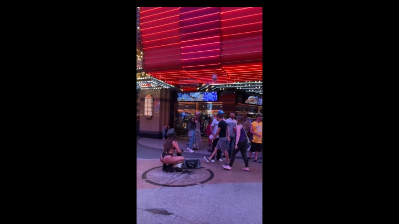 Fremont Street performer 