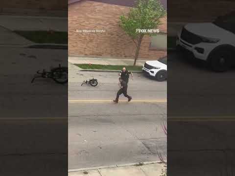 Police chase turns into BIZARRE FIGHT #foxnews #news #us #fox