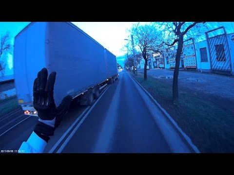Sávfoglalás kamion előtt - Taking the lane in front of a lorry