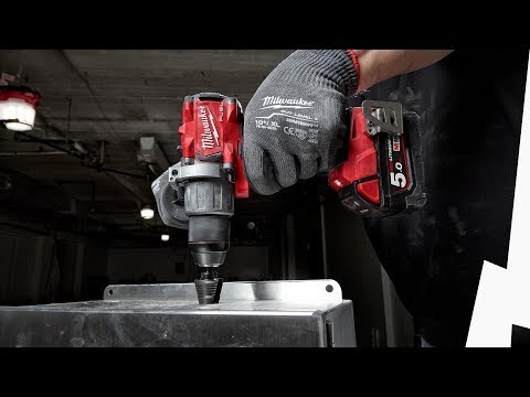 Аккумуляторная дрель-шуруповерт Milwaukee M18 