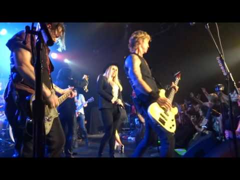 Hollywood Vampires - School's Out/Another Brick In The Wall at The Roxy 9/17/15