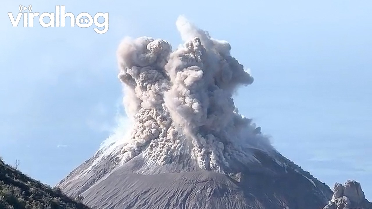Volcanic Eruption in Guatemala || ViralHog