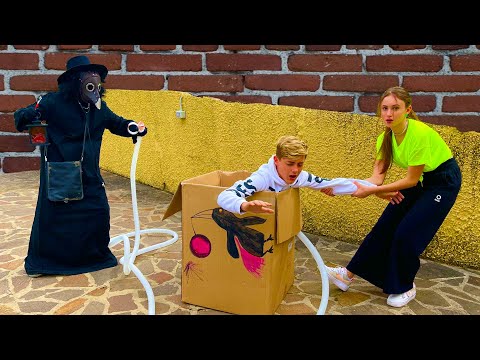 IL DOTTORE DELLA PESTE CONTRO DI NOI !!!😱- by Charlotte M.