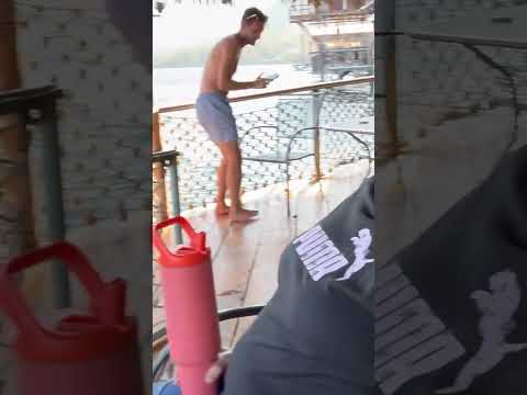 El en lago de COATEPEQUE SANTA ANA