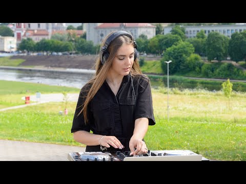 DJ Ellika - Melodic Techno & Progressive House (Live Mix)