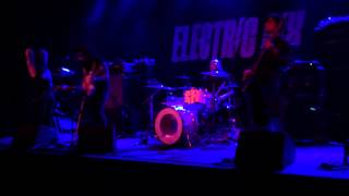 White Reaper - I Don't Think She Cares, Live at the Waiting Room Lounge, Omaha, NE (6/17/2015)