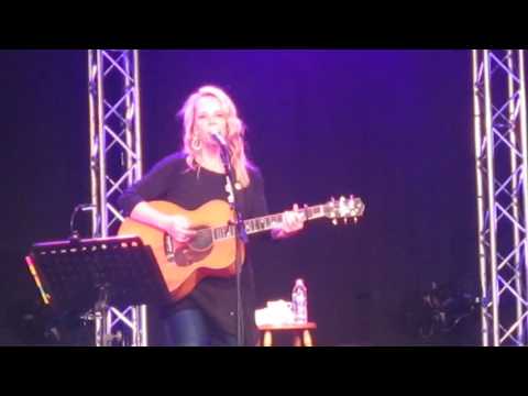 'Why Walk When You Can Fly?' Mary Chapin Carpenter, Cambridge Folk Festival, 2016