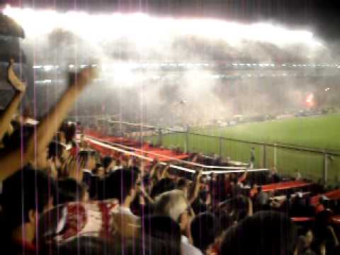 "Rojo Campeón Copa sudamericana 2010 Vamos Independiente que tenés que ganar!" Barra: La Barra del Rojo • Club: Independiente