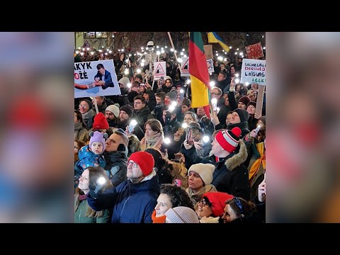 Proteste netrūksta ir muzikos: kandi daina apie G. Nausėdą pakėlė ant kojų visus mitingo dalyvius