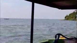 preview picture of video 'Boating with Birds, Vembanad Lake, Kumarakom, Kerala'