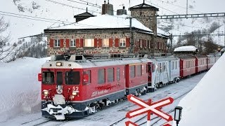 preview picture of video 'Alp Grüm - Berninapass - Switzerland -  Zug, trainfart, train'