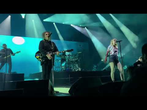 15 How Not to Drown - CHVRCHES with Robert Smith @ O2 Academy Brixton, 2022-03-16 [MultiCam] [v2]