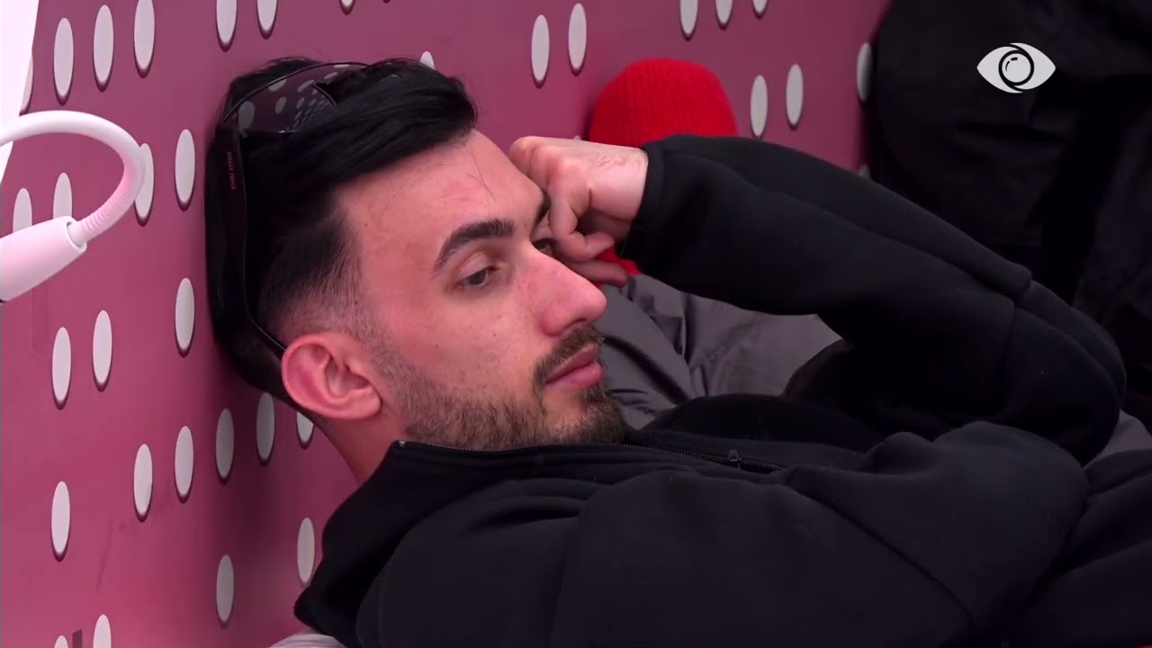 Si e ka emrin ky derri, është bipolar…/ Selin bisedon me Lornën për Rogertin
