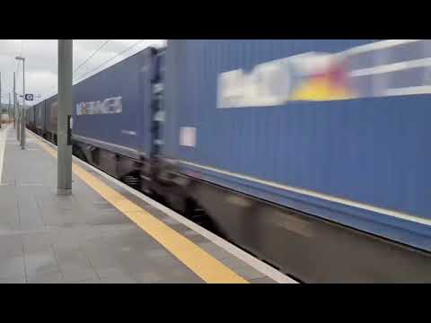 Una locomotiva particolare per il gts Milano smistamento Bari lamasinata