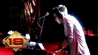 Download lagu Noah - Separuh Aku (Live Konser Surabaya 6 juni 2015) mp3