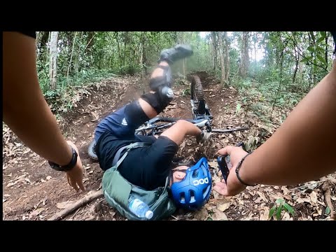 MTB Chiang Mai Tailândia - Fumaça na trilha aquática