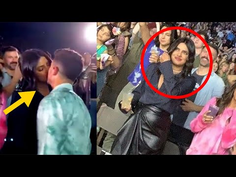 download lagu mp3 mp4 Priyanka Chopra Nick Jonas Kiss, download lagu Priyanka Chopra Nick Jonas Kiss gratis, unduh video klip Priyanka Chopra Nick Jonas Kiss