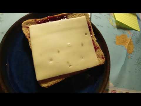 MongoTV_12954 - Min Natmad - TOASTBRØD Med SOLBÆR SYLTETØJ og OST