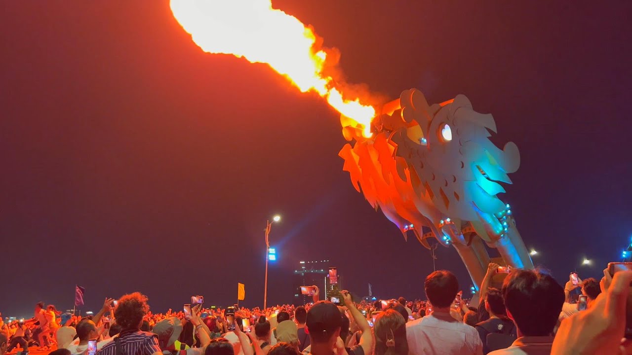 Immerse yourself in the Dragon Bridge Fire Show through this video tour.