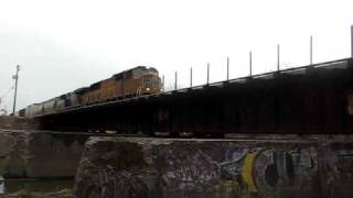 preview picture of video 'Union Pacific in River Forest, IL'