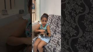 O pai não deixa ela ficar com o gatinho