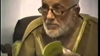 صورة لقاء نادر للعملاقين علي الطنطاوي وأحمد ديدات