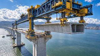 A Máquina de 600 Toneladas Que Ergueu Uma Ponte Gigante Sobre as Águas de Laguna