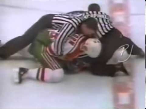 Hockeyfighters.cz  Marty McSorley vs Jim Korn.wmv